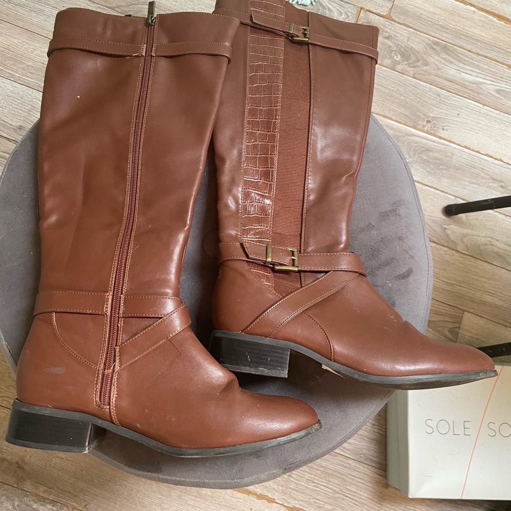 Brown  boots